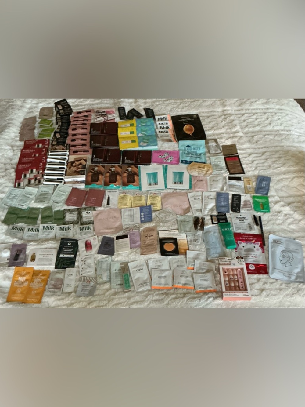 Assorted Sample Beauty & Skincare Pack - Mixed Colors